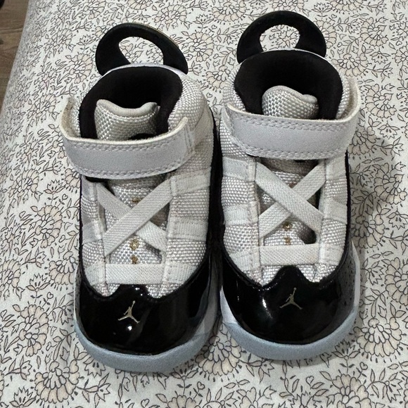 Baby Jordan Concord shoes - Picture 2 of 6